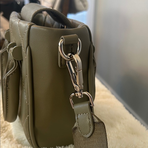 Steve Madden Bbabi mini crossbody Quilted Olive Green - Picture 7 of 15